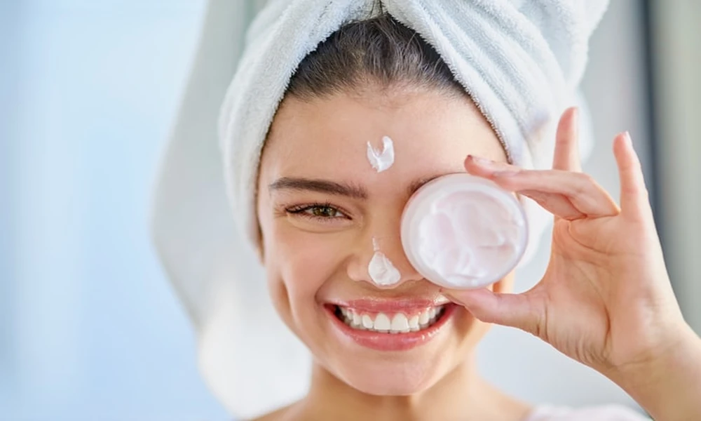 How Hydrafacial Treatments Can Refresh Dull, Dehydrated, and Congested Skin